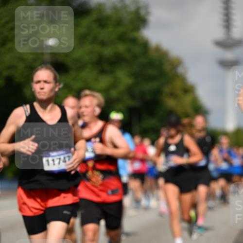 29.06.2025 - hella hamburg halbmarathon Dr. Thomas Lammeyer http://msf.ph/oto/8511778 29.06.2025 10:01:01 Kennedybrücke 1086, 1327, 1381, 1442, 1833, 2074, 2111, 2119, 2396, 2595, 2814, 2839, 2869, 3103, 3575, 3652, 3791, 4261, 4299, 4558, 4726, 4770, 4897, 5013, 5018, 5024, 5194, 5319, 5744, 6033, 6125, 6631, 6762, 6795, 7177, 7918, 8112, 8313, 8447, 8618, 8651, 8661, 8710, 8813, 8863, 8930, 8968, 9060, 9246, 9316, 9876, 9985, 10040, 10189, 10549, 10667, 10859, 10896, 11184, 11339, 11429 meine-sportfotos.de