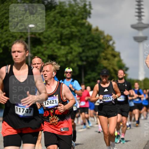 29.06.2025 - hella hamburg halbmarathon Dr. Thomas Lammeyer http://msf.ph/oto/8511780 29.06.2025 10:01:02 Kennedybrücke 1086, 1327, 1381, 1442, 1833, 2074, 2111, 2119, 2396, 2595, 2814, 2869, 3103, 3575, 3652, 3791, 4261, 4299, 4558, 4726, 4770, 4897, 5013, 5018, 5024, 5319, 5744, 6033, 6125, 6631, 6762, 6795, 7177, 7259, 7918, 8112, 8447, 8651, 8661, 8710, 8813, 8930, 8968, 9060, 9246, 9316, 9876, 9985, 10040, 10189, 10549, 10667, 10896, 11184, 11339 meine-sportfotos.de