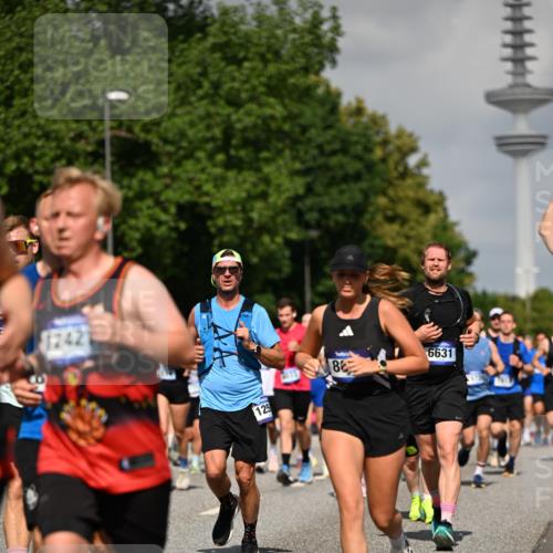 29.06.2025 - hella hamburg halbmarathon Dr. Thomas Lammeyer http://msf.ph/oto/8511794 29.06.2025 10:01:02 Kennedybrücke 1086, 1327, 1381, 1442, 1833, 2074, 2111, 2119, 2396, 2595, 2814, 2869, 3103, 3575, 3652, 3791, 4261, 4299, 4558, 4726, 4770, 4897, 5013, 5018, 5024, 5319, 5744, 6033, 6125, 6631, 6762, 6795, 7177, 7259, 7918, 8112, 8447, 8651, 8661, 8710, 8813, 8930, 8968, 9060, 9246, 9316, 9876, 9985, 10040, 10189, 10549, 10667, 10896, 11184, 11339 meine-sportfotos.de