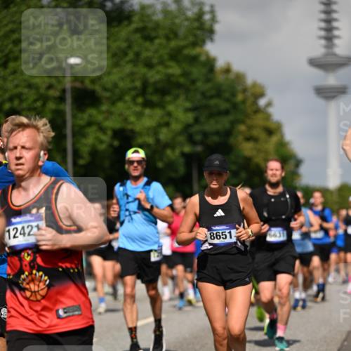29.06.2025 - hella hamburg halbmarathon Dr. Thomas Lammeyer http://msf.ph/oto/8511798 29.06.2025 10:01:02 Kennedybrücke 1086, 1327, 1381, 1442, 1833, 2074, 2111, 2119, 2396, 2595, 2814, 2869, 3103, 3575, 3652, 3791, 4261, 4299, 4558, 4726, 4770, 4897, 5013, 5018, 5024, 5319, 5744, 6033, 6125, 6631, 6762, 6795, 7177, 7259, 7918, 8112, 8447, 8651, 8661, 8710, 8813, 8930, 8968, 9060, 9246, 9316, 9876, 9985, 10040, 10189, 10549, 10667, 10896, 11184, 11339 meine-sportfotos.de