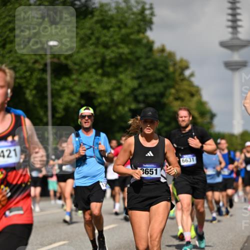 29.06.2025 - hella hamburg halbmarathon Dr. Thomas Lammeyer http://msf.ph/oto/8511805 29.06.2025 10:01:02 Kennedybrücke 1086, 1327, 1381, 1442, 1833, 2074, 2111, 2119, 2396, 2595, 2814, 2869, 3103, 3575, 3652, 3791, 4261, 4299, 4558, 4726, 4770, 4897, 5013, 5018, 5024, 5319, 5744, 6033, 6125, 6631, 6762, 6795, 7177, 7259, 7918, 8112, 8447, 8651, 8661, 8710, 8813, 8930, 8968, 9060, 9246, 9316, 9876, 9985, 10040, 10189, 10549, 10667, 10896, 11184, 11339 meine-sportfotos.de
