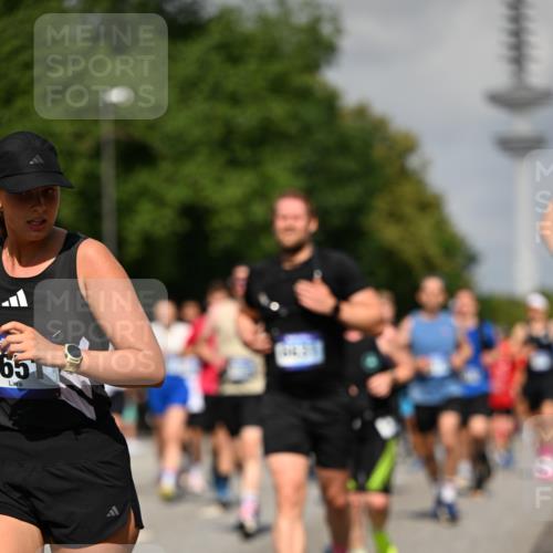 29.06.2025 - hella hamburg halbmarathon Dr. Thomas Lammeyer http://msf.ph/oto/8511844 29.06.2025 10:01:04 Kennedybrücke 1086, 1327, 1381, 1442, 1833, 2074, 2111, 2119, 2595, 2814, 2855, 3093, 3103, 3575, 3652, 3791, 4261, 4299, 4558, 4726, 4770, 4897, 5013, 5018, 5024, 5319, 5744, 6033, 6125, 6631, 6762, 6795, 7177, 7259, 7397, 7918, 8447, 8651, 8813, 8930, 8968, 9060, 9246, 9316, 9876, 9985, 10040, 10133, 10191, 10192, 10549, 10667, 10896, 11184, 11339 meine-sportfotos.de
