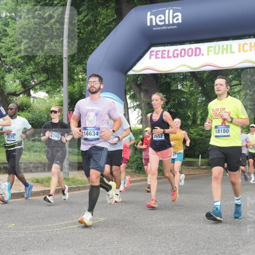 29.06.2025 - hella hamburg halbmarathon KatJ http://msf.ph/oto/8511871 29.06.2025 10:44:25 Zwischen KM18-KM19 2652, 2656, 3575, 4632, 5391, 6892, 7159 meine-sportfotos.de