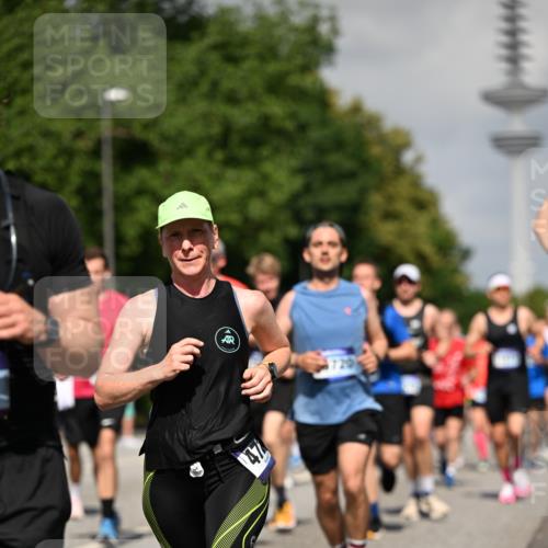 29.06.2025 - hella hamburg halbmarathon Dr. Thomas Lammeyer http://msf.ph/oto/8511883 29.06.2025 10:01:06 Kennedybrücke 1030, 1086, 1327, 1381, 1442, 2025, 2074, 2111, 2119, 2595, 2814, 2855, 3093, 3103, 3652, 3791, 4261, 4299, 4558, 4726, 4770, 4897, 5013, 5018, 5024, 5319, 5744, 6033, 6125, 6631, 6762, 6795, 6942, 7177, 7259, 7397, 7918, 7932, 8447, 8651, 8813, 8930, 8968, 9060, 9246, 9316, 9985, 10040, 10133, 10191, 10192, 10215, 10549, 10667, 10896, 11184, 11339 meine-sportfotos.de