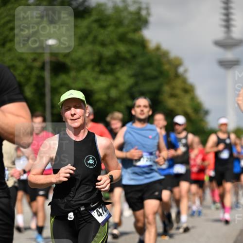 29.06.2025 - hella hamburg halbmarathon Dr. Thomas Lammeyer http://msf.ph/oto/8511887 29.06.2025 10:01:06 Kennedybrücke 1030, 1086, 1327, 1381, 1442, 2025, 2074, 2111, 2119, 2595, 2814, 2855, 3093, 3103, 3652, 3791, 4261, 4299, 4558, 4726, 4770, 4897, 5013, 5018, 5024, 5319, 5744, 6033, 6125, 6631, 6762, 6795, 6942, 7177, 7259, 7397, 7918, 7932, 8447, 8651, 8813, 8930, 8968, 9060, 9246, 9316, 9985, 10040, 10133, 10191, 10192, 10215, 10549, 10667, 10896, 11184, 11339 meine-sportfotos.de