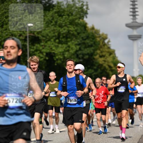 29.06.2025 - hella hamburg halbmarathon Dr. Thomas Lammeyer http://msf.ph/oto/8511929 29.06.2025 10:01:08 Kennedybrücke 1030, 1086, 1327, 1442, 2025, 2111, 2119, 2595, 2814, 2855, 3093, 3103, 3652, 3791, 4261, 4299, 4558, 4726, 4770, 4897, 5013, 5018, 5021, 5024, 5319, 5744, 6033, 6125, 6631, 6720, 6762, 6795, 6942, 7177, 7259, 7397, 7918, 7930, 7932, 8447, 8651, 8813, 8930, 8968, 9060, 9246, 9316, 9791, 9985, 10040, 10133, 10191, 10192, 10215, 10549, 10667, 10896, 11184, 11339 meine-sportfotos.de