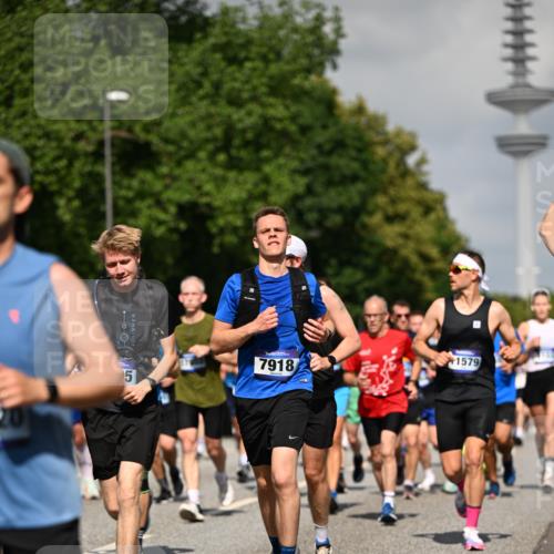 29.06.2025 - hella hamburg halbmarathon Dr. Thomas Lammeyer http://msf.ph/oto/8511931 29.06.2025 10:01:08 Kennedybrücke 1030, 1086, 1327, 1442, 2025, 2111, 2119, 2595, 2814, 2855, 3093, 3103, 3652, 3791, 4261, 4299, 4558, 4726, 4770, 4897, 5013, 5018, 5021, 5024, 5319, 5744, 6033, 6125, 6631, 6720, 6762, 6795, 6942, 7177, 7259, 7397, 7918, 7930, 7932, 8447, 8651, 8813, 8930, 8968, 9060, 9246, 9316, 9791, 9985, 10040, 10133, 10191, 10192, 10215, 10549, 10667, 10896, 11184, 11339 meine-sportfotos.de