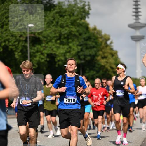 29.06.2025 - hella hamburg halbmarathon Dr. Thomas Lammeyer http://msf.ph/oto/8511933 29.06.2025 10:01:08 Kennedybrücke 1030, 1086, 1327, 1442, 2025, 2111, 2119, 2595, 2814, 2855, 3093, 3103, 3652, 3791, 4261, 4299, 4558, 4726, 4770, 4897, 5013, 5018, 5021, 5024, 5319, 5744, 6033, 6125, 6631, 6720, 6762, 6795, 6942, 7177, 7259, 7397, 7918, 7930, 7932, 8447, 8651, 8813, 8930, 8968, 9060, 9246, 9316, 9791, 9985, 10040, 10133, 10191, 10192, 10215, 10549, 10667, 10896, 11184, 11339 meine-sportfotos.de