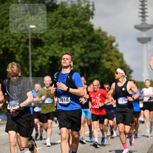 29.06.2025 - hella hamburg halbmarathon Dr. Thomas Lammeyer http://msf.ph/oto/8511942 29.06.2025 10:01:08 Kennedybrücke 1030, 1086, 1327, 1442, 2025, 2111, 2119, 2595, 2814, 2855, 3093, 3103, 3652, 3791, 4261, 4299, 4558, 4726, 4770, 4897, 5013, 5018, 5021, 5024, 5319, 5744, 6033, 6125, 6631, 6720, 6762, 6795, 6942, 7177, 7259, 7397, 7918, 7930, 7932, 8447, 8651, 8813, 8930, 8968, 9060, 9246, 9316, 9791, 9985, 10040, 10133, 10191, 10192, 10215, 10549, 10667, 10896, 11184, 11339 meine-sportfotos.de