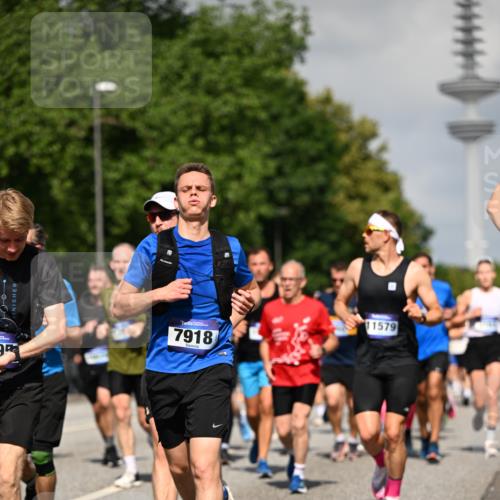 29.06.2025 - hella hamburg halbmarathon Dr. Thomas Lammeyer http://msf.ph/oto/8511966 29.06.2025 10:01:09 Kennedybrücke 1030, 1086, 1327, 1442, 2025, 2111, 2119, 2595, 2814, 2855, 3093, 3103, 3652, 3791, 4261, 4299, 4558, 4726, 4770, 4897, 5013, 5018, 5021, 5024, 5319, 5744, 5820, 6033, 6125, 6631, 6720, 6762, 6795, 6942, 7177, 7259, 7397, 7918, 7930, 7932, 8413, 8447, 8651, 8813, 8930, 8968, 9060, 9246, 9316, 9791, 9985, 10040, 10133, 10191, 10192, 10215, 10549, 10667, 10896, 11184, 11339 meine-sportfotos.de