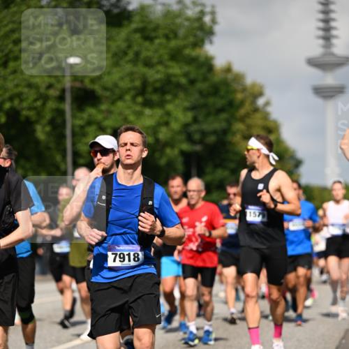 29.06.2025 - hella hamburg halbmarathon Dr. Thomas Lammeyer http://msf.ph/oto/8511971 29.06.2025 10:01:09 Kennedybrücke 1030, 1086, 1327, 1442, 2025, 2111, 2119, 2595, 2814, 2855, 3093, 3103, 3652, 3791, 4261, 4299, 4558, 4726, 4770, 4897, 5013, 5018, 5021, 5024, 5319, 5744, 5820, 6033, 6125, 6631, 6720, 6762, 6795, 6942, 7177, 7259, 7397, 7918, 7930, 7932, 8413, 8447, 8651, 8813, 8930, 8968, 9060, 9246, 9316, 9791, 9985, 10040, 10133, 10191, 10192, 10215, 10549, 10667, 10896, 11184, 11339 meine-sportfotos.de