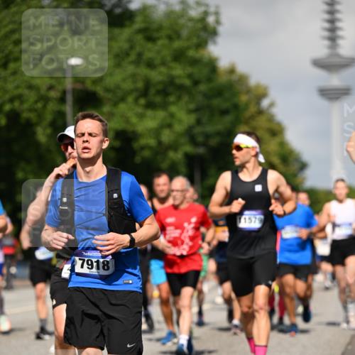 29.06.2025 - hella hamburg halbmarathon Dr. Thomas Lammeyer http://msf.ph/oto/8511975 29.06.2025 10:01:09 Kennedybrücke 1030, 1086, 1327, 1442, 2025, 2111, 2119, 2595, 2814, 2855, 3093, 3103, 3652, 3791, 4261, 4299, 4558, 4726, 4770, 4897, 5013, 5018, 5021, 5024, 5319, 5744, 5820, 6033, 6125, 6631, 6720, 6762, 6795, 6942, 7177, 7259, 7397, 7918, 7930, 7932, 8413, 8447, 8651, 8813, 8930, 8968, 9060, 9246, 9316, 9791, 9985, 10040, 10133, 10191, 10192, 10215, 10549, 10667, 10896, 11184, 11339 meine-sportfotos.de