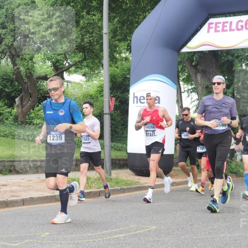29.06.2025 - hella hamburg halbmarathon KatJ http://msf.ph/oto/8511984 29.06.2025 10:44:31 Zwischen KM18-KM19 1239, 1387, 2652, 2656, 3141, 4579, 6592 meine-sportfotos.de