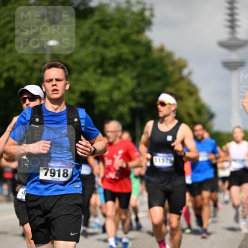 29.06.2025 - hella hamburg halbmarathon Dr. Thomas Lammeyer http://msf.ph/oto/8511986 29.06.2025 10:01:09 Kennedybrücke 1030, 1086, 1327, 1442, 2025, 2111, 2119, 2595, 2814, 2855, 3093, 3103, 3652, 3791, 4261, 4299, 4558, 4726, 4770, 4897, 5013, 5018, 5021, 5024, 5319, 5744, 5820, 6033, 6125, 6631, 6720, 6762, 6795, 6942, 7177, 7259, 7397, 7918, 7930, 7932, 8413, 8447, 8651, 8813, 8930, 8968, 9060, 9246, 9316, 9791, 9985, 10040, 10133, 10191, 10192, 10215, 10549, 10667, 10896, 11184, 11339 meine-sportfotos.de