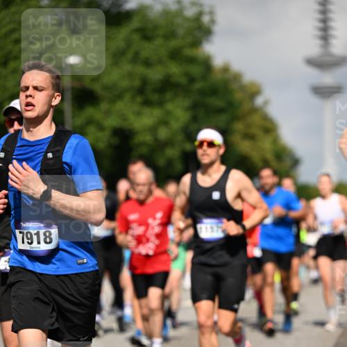 29.06.2025 - hella hamburg halbmarathon Dr. Thomas Lammeyer http://msf.ph/oto/8511999 29.06.2025 10:01:10 Kennedybrücke 1030, 1086, 1327, 1442, 2025, 2111, 2119, 2138, 2595, 2814, 2855, 3093, 3103, 3791, 4261, 4299, 4558, 4726, 4770, 5013, 5018, 5021, 5024, 5319, 5744, 5820, 6033, 6125, 6631, 6720, 6762, 6795, 6942, 7177, 7221, 7259, 7397, 7918, 7930, 7932, 8413, 8447, 8651, 8813, 8930, 8968, 9060, 9246, 9316, 9791, 9985, 9994, 10040, 10133, 10191, 10192, 10215, 10549, 10667, 10896, 11184, 11339 meine-sportfotos.de