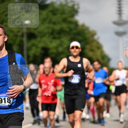 29.06.2025 - hella hamburg halbmarathon Dr. Thomas Lammeyer http://msf.ph/oto/8512014 29.06.2025 10:01:10 Kennedybrücke 1030, 1086, 1327, 1442, 2025, 2111, 2119, 2138, 2595, 2814, 2855, 3093, 3103, 3791, 4261, 4299, 4558, 4726, 4770, 5013, 5018, 5021, 5024, 5319, 5744, 5820, 6033, 6125, 6631, 6720, 6762, 6795, 6942, 7177, 7221, 7259, 7397, 7918, 7930, 7932, 8413, 8447, 8651, 8813, 8930, 8968, 9060, 9246, 9316, 9791, 9985, 9994, 10040, 10133, 10191, 10192, 10215, 10549, 10667, 10896, 11184, 11339 meine-sportfotos.de