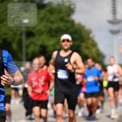 29.06.2025 - hella hamburg halbmarathon Dr. Thomas Lammeyer http://msf.ph/oto/8512028 29.06.2025 10:01:10 Kennedybrücke 1030, 1086, 1327, 1442, 2025, 2111, 2119, 2138, 2595, 2814, 2855, 3093, 3103, 3791, 4261, 4299, 4558, 4726, 4770, 5013, 5018, 5021, 5024, 5319, 5744, 5820, 6033, 6125, 6631, 6720, 6762, 6795, 6942, 7177, 7221, 7259, 7397, 7918, 7930, 7932, 8413, 8447, 8651, 8813, 8930, 8968, 9060, 9246, 9316, 9791, 9985, 9994, 10040, 10133, 10191, 10192, 10215, 10549, 10667, 10896, 11184, 11339 meine-sportfotos.de