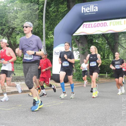 29.06.2025 - hella hamburg halbmarathon KatJ http://msf.ph/oto/8512050 29.06.2025 10:44:32 Zwischen KM18-KM19 1239, 1387, 2656, 3141, 4579, 6592 meine-sportfotos.de