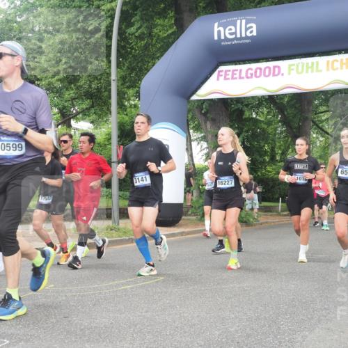 29.06.2025 - hella hamburg halbmarathon KatJ http://msf.ph/oto/8512061 29.06.2025 10:44:32 Zwischen KM18-KM19 1239, 1387, 2656, 3141, 4579, 6592 meine-sportfotos.de