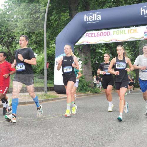 29.06.2025 - hella hamburg halbmarathon KatJ http://msf.ph/oto/8512082 29.06.2025 10:44:33 Zwischen KM18-KM19 1239, 1387, 3141, 4579, 6592 meine-sportfotos.de