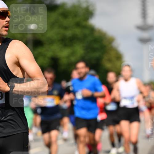 29.06.2025 - hella hamburg halbmarathon Dr. Thomas Lammeyer http://msf.ph/oto/8512086 29.06.2025 10:01:12 Kennedybrücke 1030, 1086, 1327, 1442, 2025, 2119, 2138, 2444, 2595, 2814, 2855, 3093, 3096, 3103, 3698, 3791, 4261, 4299, 4558, 4726, 4770, 5013, 5018, 5021, 5024, 5319, 5744, 5820, 6033, 6125, 6631, 6720, 6762, 6795, 6942, 7177, 7221, 7259, 7397, 7918, 7930, 7932, 8413, 8447, 8651, 8813, 8930, 8968, 9060, 9246, 9316, 9739, 9791, 9994, 10040, 10133, 10191, 10192, 10215, 10549, 10667, 10896, 11143, 11184, 11339, 11430 meine-sportfotos.de