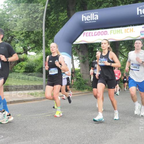 29.06.2025 - hella hamburg halbmarathon KatJ http://msf.ph/oto/8512094 29.06.2025 10:44:33 Zwischen KM18-KM19 1239, 1387, 3141, 4579, 6592 meine-sportfotos.de
