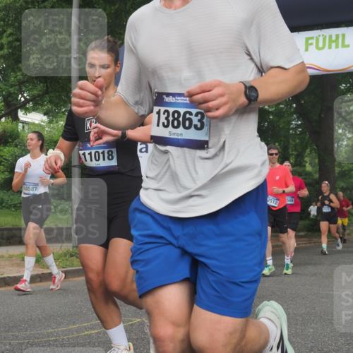 29.06.2025 - hella hamburg halbmarathon KatJ http://msf.ph/oto/8512104 29.06.2025 10:44:34 Zwischen KM18-KM19 1239, 1387, 3141, 4579, 6592 meine-sportfotos.de