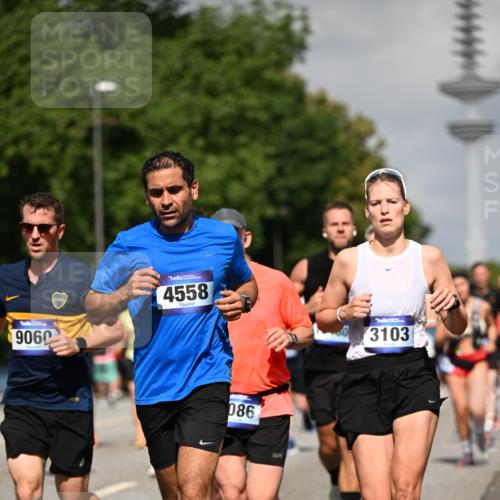 29.06.2025 - hella hamburg halbmarathon Dr. Thomas Lammeyer http://msf.ph/oto/8512110 29.06.2025 10:01:13 Kennedybrücke 1030, 1086, 1094, 1327, 1442, 2025, 2119, 2138, 2444, 2595, 2814, 2855, 3093, 3096, 3103, 3698, 4261, 4299, 4558, 4726, 5013, 5018, 5021, 5024, 5319, 5744, 5820, 5907, 6033, 6125, 6631, 6720, 6762, 6795, 6942, 7177, 7221, 7259, 7397, 7918, 7930, 7932, 8413, 8447, 8651, 8930, 8968, 9060, 9246, 9316, 9739, 9791, 9994, 10040, 10133, 10191, 10192, 10215, 10549, 10667, 10896, 11143, 11184, 11339, 11430 meine-sportfotos.de