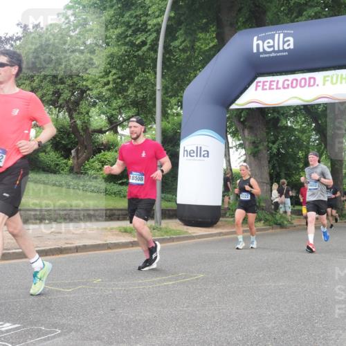 29.06.2025 - hella hamburg halbmarathon KatJ http://msf.ph/oto/8512148 29.06.2025 10:44:36 Zwischen KM18-KM19 1239, 3141, 4579, 6592, 8322 meine-sportfotos.de