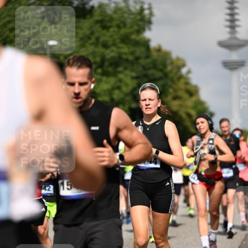29.06.2025 - hella hamburg halbmarathon Dr. Thomas Lammeyer http://msf.ph/oto/8512184 29.06.2025 10:01:15 Kennedybrücke 1030, 1086, 1094, 1327, 1442, 2025, 2119, 2138, 2444, 2595, 2814, 2855, 3093, 3096, 3103, 3698, 4261, 4299, 4558, 4726, 5013, 5018, 5021, 5024, 5319, 5744, 5820, 5907, 6033, 6125, 6631, 6720, 6762, 6795, 6942, 7177, 7221, 7259, 7397, 7918, 7930, 7932, 8172, 8413, 8447, 8651, 8930, 8968, 9060, 9246, 9316, 9739, 9791, 9994, 10040, 10133, 10191, 10192, 10215, 10368, 10376, 10549, 10667, 10896, 11143, 11184, 11339, 11430 meine-sportfotos.de