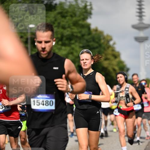 29.06.2025 - hella hamburg halbmarathon Dr. Thomas Lammeyer http://msf.ph/oto/8512190 29.06.2025 10:01:15 Kennedybrücke 1030, 1086, 1094, 1327, 1442, 2025, 2119, 2138, 2444, 2595, 2814, 2855, 3093, 3096, 3103, 3698, 4261, 4299, 4558, 4726, 5013, 5018, 5021, 5024, 5319, 5744, 5820, 5907, 6033, 6125, 6631, 6720, 6762, 6795, 6942, 7177, 7221, 7259, 7397, 7918, 7930, 7932, 8172, 8413, 8447, 8651, 8930, 8968, 9060, 9246, 9316, 9739, 9791, 9994, 10040, 10133, 10191, 10192, 10215, 10368, 10376, 10549, 10667, 10896, 11143, 11184, 11339, 11430 meine-sportfotos.de