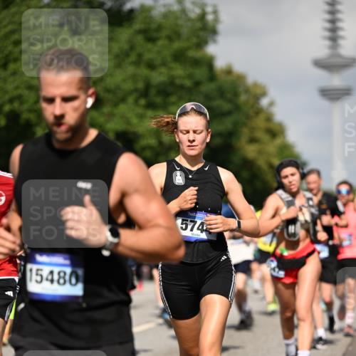 29.06.2025 - hella hamburg halbmarathon Dr. Thomas Lammeyer http://msf.ph/oto/8512206 29.06.2025 10:01:15 Kennedybrücke 1030, 1086, 1094, 1327, 1442, 2025, 2119, 2138, 2444, 2595, 2814, 2855, 3093, 3096, 3103, 3698, 4261, 4299, 4558, 4726, 5013, 5018, 5021, 5024, 5319, 5744, 5820, 5907, 6033, 6125, 6631, 6720, 6762, 6795, 6942, 7177, 7221, 7259, 7397, 7918, 7930, 7932, 8172, 8413, 8447, 8651, 8930, 8968, 9060, 9246, 9316, 9739, 9791, 9994, 10040, 10133, 10191, 10192, 10215, 10368, 10376, 10549, 10667, 10896, 11143, 11184, 11339, 11430 meine-sportfotos.de