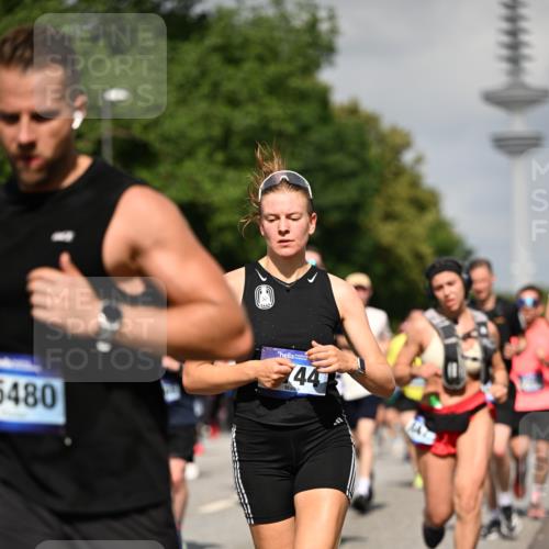 29.06.2025 - hella hamburg halbmarathon Dr. Thomas Lammeyer http://msf.ph/oto/8512214 29.06.2025 10:01:15 Kennedybrücke 1030, 1086, 1094, 1327, 1442, 2025, 2119, 2138, 2444, 2595, 2814, 2855, 3093, 3096, 3103, 3698, 4261, 4299, 4558, 4726, 5013, 5018, 5021, 5024, 5319, 5744, 5820, 5907, 6033, 6125, 6631, 6720, 6762, 6795, 6942, 7177, 7221, 7259, 7397, 7918, 7930, 7932, 8172, 8413, 8447, 8651, 8930, 8968, 9060, 9246, 9316, 9739, 9791, 9994, 10040, 10133, 10191, 10192, 10215, 10368, 10376, 10549, 10667, 10896, 11143, 11184, 11339, 11430 meine-sportfotos.de