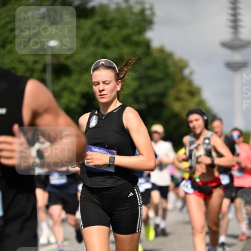 29.06.2025 - hella hamburg halbmarathon Dr. Thomas Lammeyer http://msf.ph/oto/8512233 29.06.2025 10:01:16 Kennedybrücke 1030, 1086, 1094, 1327, 1442, 2025, 2119, 2138, 2444, 2595, 2814, 2855, 3048, 3093, 3096, 3103, 3698, 3999, 4261, 4299, 4558, 4726, 5013, 5018, 5021, 5024, 5319, 5744, 5820, 5907, 6033, 6125, 6374, 6631, 6720, 6762, 6795, 6942, 7177, 7221, 7259, 7397, 7918, 7930, 7932, 8172, 8413, 8447, 8968, 9060, 9246, 9316, 9739, 9791, 9994, 10040, 10133, 10191, 10192, 10215, 10368, 10376, 10549, 10667, 10896, 11143, 11339, 11430 meine-sportfotos.de