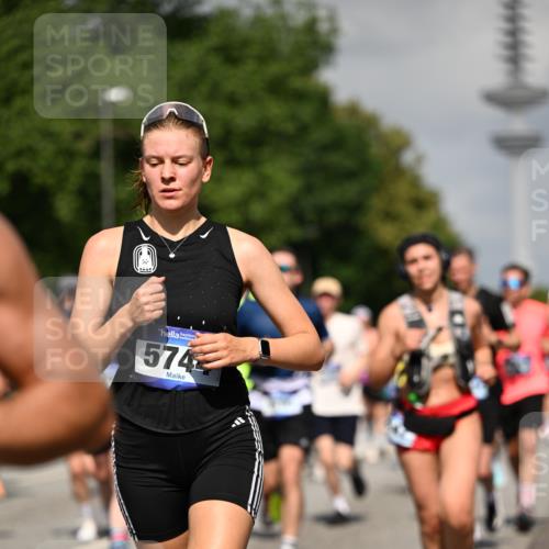 29.06.2025 - hella hamburg halbmarathon Dr. Thomas Lammeyer http://msf.ph/oto/8512249 29.06.2025 10:01:16 Kennedybrücke 1030, 1086, 1094, 1327, 1442, 2025, 2119, 2138, 2444, 2595, 2814, 2855, 3048, 3093, 3096, 3103, 3698, 3999, 4261, 4299, 4558, 4726, 5013, 5018, 5021, 5024, 5319, 5744, 5820, 5907, 6033, 6125, 6374, 6631, 6720, 6762, 6795, 6942, 7177, 7221, 7259, 7397, 7918, 7930, 7932, 8172, 8413, 8447, 8968, 9060, 9246, 9316, 9739, 9791, 9994, 10040, 10133, 10191, 10192, 10215, 10368, 10376, 10549, 10667, 10896, 11143, 11339, 11430 meine-sportfotos.de