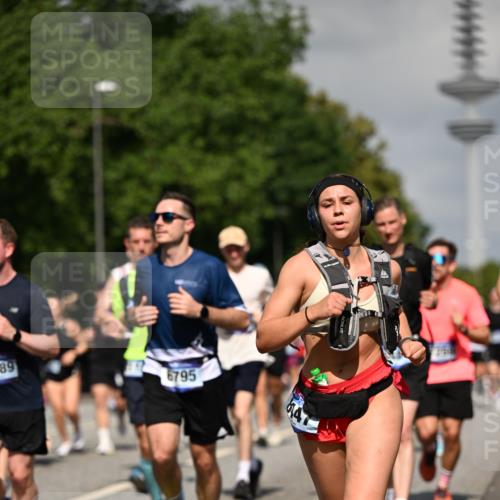 29.06.2025 - hella hamburg halbmarathon Dr. Thomas Lammeyer http://msf.ph/oto/8512272 29.06.2025 10:01:17 Kennedybrücke 1030, 1086, 1094, 1193, 1327, 1422, 1442, 2025, 2119, 2138, 2444, 2595, 2814, 2855, 3048, 3093, 3096, 3103, 3698, 3999, 4261, 4299, 4558, 4726, 5013, 5018, 5021, 5024, 5633, 5744, 5820, 5907, 6033, 6125, 6374, 6631, 6720, 6762, 6795, 6942, 7221, 7259, 7397, 7918, 7930, 7932, 8172, 8413, 8447, 8968, 9060, 9246, 9316, 9739, 9791, 9994, 10040, 10133, 10191, 10192, 10215, 10368, 10376, 10549, 10667, 10896, 11143, 11339, 11430 meine-sportfotos.de