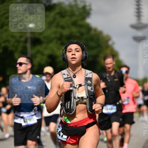29.06.2025 - hella hamburg halbmarathon Dr. Thomas Lammeyer http://msf.ph/oto/8512305 29.06.2025 10:01:18 Kennedybrücke 1030, 1086, 1094, 1193, 1327, 1422, 1442, 2025, 2119, 2138, 2444, 2595, 2814, 2855, 3048, 3093, 3096, 3103, 3698, 3999, 4261, 4299, 4558, 4726, 5013, 5018, 5021, 5024, 5633, 5744, 5820, 5907, 6033, 6125, 6374, 6631, 6720, 6762, 6795, 6942, 7134, 7221, 7259, 7397, 7918, 7930, 7932, 8172, 8413, 8447, 8968, 9060, 9214, 9246, 9316, 9739, 9791, 9994, 10133, 10191, 10192, 10215, 10368, 10376, 10549, 10667, 10860, 10896, 11143, 11339, 11430 meine-sportfotos.de