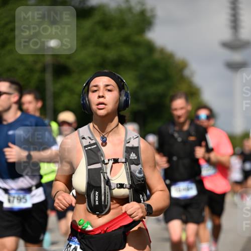 29.06.2025 - hella hamburg halbmarathon Dr. Thomas Lammeyer http://msf.ph/oto/8512318 29.06.2025 10:01:18 Kennedybrücke 1030, 1086, 1094, 1193, 1327, 1422, 1442, 2025, 2119, 2138, 2444, 2595, 2814, 2855, 3048, 3093, 3096, 3103, 3698, 3999, 4261, 4299, 4558, 4726, 5013, 5018, 5021, 5024, 5633, 5744, 5820, 5907, 6033, 6125, 6374, 6631, 6720, 6762, 6795, 6942, 7134, 7221, 7259, 7397, 7918, 7930, 7932, 8172, 8413, 8447, 8968, 9060, 9214, 9246, 9316, 9739, 9791, 9994, 10133, 10191, 10192, 10215, 10368, 10376, 10549, 10667, 10860, 10896, 11143, 11339, 11430 meine-sportfotos.de