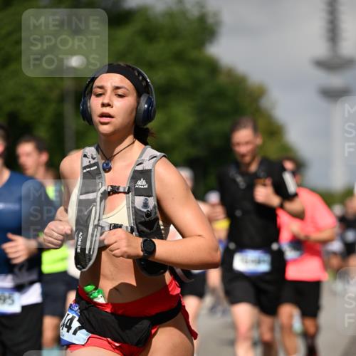 29.06.2025 - hella hamburg halbmarathon Dr. Thomas Lammeyer http://msf.ph/oto/8512324 29.06.2025 10:01:18 Kennedybrücke 1030, 1086, 1094, 1193, 1327, 1422, 1442, 2025, 2119, 2138, 2444, 2595, 2814, 2855, 3048, 3093, 3096, 3103, 3698, 3999, 4261, 4299, 4558, 4726, 5013, 5018, 5021, 5024, 5633, 5744, 5820, 5907, 6033, 6125, 6374, 6631, 6720, 6762, 6795, 6942, 7134, 7221, 7259, 7397, 7918, 7930, 7932, 8172, 8413, 8447, 8968, 9060, 9214, 9246, 9316, 9739, 9791, 9994, 10133, 10191, 10192, 10215, 10368, 10376, 10549, 10667, 10860, 10896, 11143, 11339, 11430 meine-sportfotos.de