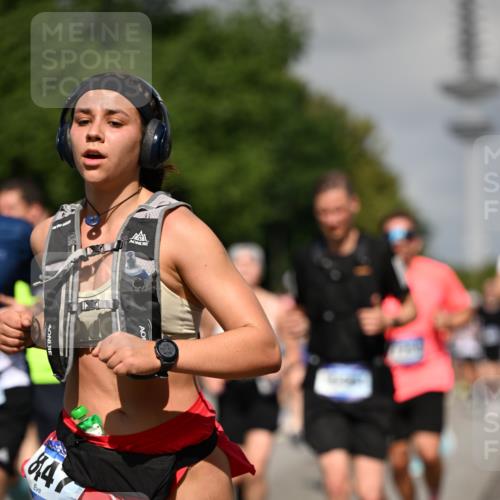 29.06.2025 - hella hamburg halbmarathon Dr. Thomas Lammeyer http://msf.ph/oto/8512330 29.06.2025 10:01:18 Kennedybrücke 1030, 1086, 1094, 1193, 1327, 1422, 1442, 2025, 2119, 2138, 2444, 2595, 2814, 2855, 3048, 3093, 3096, 3103, 3698, 3999, 4261, 4299, 4558, 4726, 5013, 5018, 5021, 5024, 5633, 5744, 5820, 5907, 6033, 6125, 6374, 6631, 6720, 6762, 6795, 6942, 7134, 7221, 7259, 7397, 7918, 7930, 7932, 8172, 8413, 8447, 8968, 9060, 9214, 9246, 9316, 9739, 9791, 9994, 10133, 10191, 10192, 10215, 10368, 10376, 10549, 10667, 10860, 10896, 11143, 11339, 11430 meine-sportfotos.de