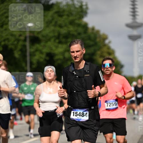29.06.2025 - hella hamburg halbmarathon Dr. Thomas Lammeyer http://msf.ph/oto/8512347 29.06.2025 10:01:19 Kennedybrücke 1030, 1086, 1094, 1193, 1327, 1422, 1442, 2025, 2119, 2138, 2444, 2595, 2814, 2855, 2946, 3048, 3058, 3093, 3096, 3103, 3698, 3999, 4261, 4299, 4558, 5013, 5018, 5021, 5024, 5633, 5744, 5820, 5907, 6033, 6125, 6374, 6720, 6762, 6795, 6942, 7134, 7221, 7259, 7397, 7742, 7918, 7930, 7932, 8172, 8413, 8447, 9060, 9214, 9246, 9316, 9739, 9791, 9994, 10133, 10191, 10192, 10215, 10368, 10376, 10549, 10667, 10860, 10896, 11143, 11339, 11430 meine-sportfotos.de