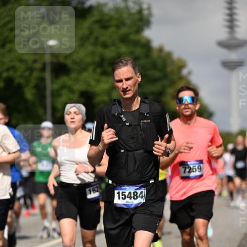 29.06.2025 - hella hamburg halbmarathon Dr. Thomas Lammeyer http://msf.ph/oto/8512356 29.06.2025 10:01:19 Kennedybrücke 1030, 1086, 1094, 1193, 1327, 1422, 1442, 2025, 2119, 2138, 2444, 2595, 2814, 2855, 2946, 3048, 3058, 3093, 3096, 3103, 3698, 3999, 4261, 4299, 4558, 5013, 5018, 5021, 5024, 5633, 5744, 5820, 5907, 6033, 6125, 6374, 6720, 6762, 6795, 6942, 7134, 7221, 7259, 7397, 7742, 7918, 7930, 7932, 8172, 8413, 8447, 9060, 9214, 9246, 9316, 9739, 9791, 9994, 10133, 10191, 10192, 10215, 10368, 10376, 10549, 10667, 10860, 10896, 11143, 11339, 11430 meine-sportfotos.de