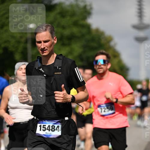 29.06.2025 - hella hamburg halbmarathon Dr. Thomas Lammeyer http://msf.ph/oto/8512388 29.06.2025 10:01:19 Kennedybrücke 1030, 1086, 1094, 1193, 1327, 1422, 1442, 2025, 2119, 2138, 2444, 2595, 2814, 2855, 2946, 3048, 3058, 3093, 3096, 3103, 3698, 3999, 4261, 4299, 4558, 5013, 5018, 5021, 5024, 5633, 5744, 5820, 5907, 6033, 6125, 6374, 6720, 6762, 6795, 6942, 7134, 7221, 7259, 7397, 7742, 7918, 7930, 7932, 8172, 8413, 8447, 9060, 9214, 9246, 9316, 9739, 9791, 9994, 10133, 10191, 10192, 10215, 10368, 10376, 10549, 10667, 10860, 10896, 11143, 11339, 11430 meine-sportfotos.de