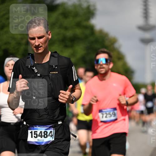 29.06.2025 - hella hamburg halbmarathon Dr. Thomas Lammeyer http://msf.ph/oto/8512391 29.06.2025 10:01:20 Kennedybrücke 1030, 1086, 1094, 1193, 1327, 1422, 1442, 2025, 2119, 2138, 2252, 2444, 2595, 2814, 2855, 2946, 3048, 3058, 3093, 3096, 3103, 3698, 3999, 4261, 4299, 4558, 5013, 5018, 5021, 5024, 5032, 5633, 5744, 5820, 5907, 6033, 6125, 6374, 6720, 6762, 6795, 6942, 7134, 7221, 7259, 7397, 7742, 7918, 7930, 7932, 8172, 8413, 8447, 9060, 9214, 9316, 9739, 9791, 9994, 10133, 10191, 10192, 10215, 10368, 10376, 10549, 10667, 10860, 10896, 11143, 11339, 11430 meine-sportfotos.de