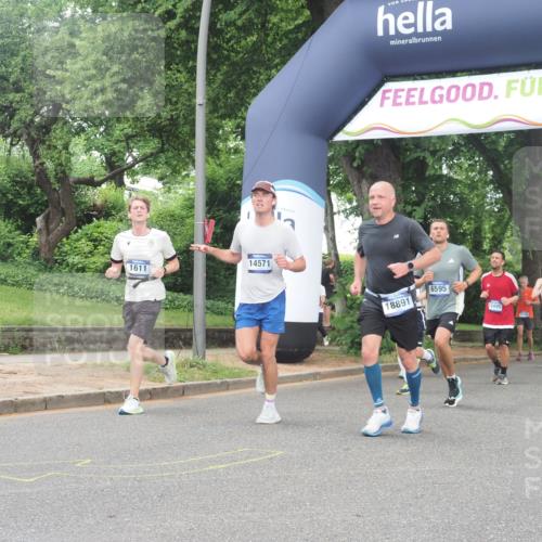 29.06.2025 - hella hamburg halbmarathon KatJ http://msf.ph/oto/8512442 29.06.2025 10:44:48 Zwischen KM18-KM19 1611, 2236, 6595, 7082 meine-sportfotos.de