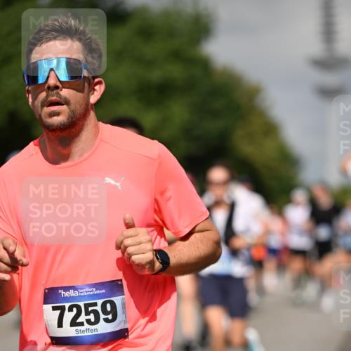 29.06.2025 - hella hamburg halbmarathon Dr. Thomas Lammeyer http://msf.ph/oto/8512445 29.06.2025 10:01:21 Kennedybrücke 1030, 1086, 1094, 1193, 1320, 1327, 1422, 1442, 2025, 2119, 2138, 2252, 2444, 2595, 2855, 2946, 3048, 3058, 3093, 3096, 3103, 3698, 3999, 4261, 4299, 4558, 5018, 5021, 5024, 5032, 5633, 5744, 5820, 5907, 6033, 6125, 6374, 6720, 6762, 6795, 6942, 7134, 7221, 7259, 7397, 7742, 7918, 7930, 7932, 8172, 8413, 8447, 8973, 9060, 9214, 9227, 9316, 9739, 9791, 9994, 10133, 10191, 10192, 10215, 10368, 10376, 10549, 10667, 10860, 10896, 11143, 11430 meine-sportfotos.de