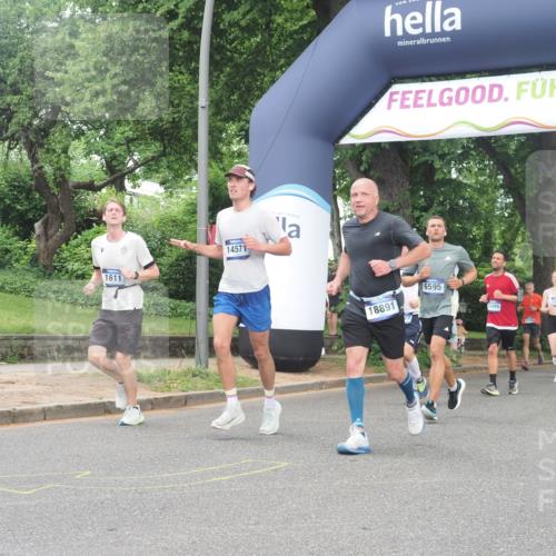 29.06.2025 - hella hamburg halbmarathon KatJ http://msf.ph/oto/8512448 29.06.2025 10:44:48 Zwischen KM18-KM19 1611, 2236, 6595, 7082 meine-sportfotos.de