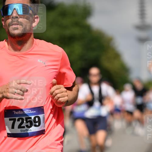 29.06.2025 - hella hamburg halbmarathon Dr. Thomas Lammeyer http://msf.ph/oto/8512450 29.06.2025 10:01:21 Kennedybrücke 1030, 1086, 1094, 1193, 1320, 1327, 1422, 1442, 2025, 2119, 2138, 2252, 2444, 2595, 2855, 2946, 3048, 3058, 3093, 3096, 3103, 3698, 3999, 4261, 4299, 4558, 5018, 5021, 5024, 5032, 5633, 5744, 5820, 5907, 6033, 6125, 6374, 6720, 6762, 6795, 6942, 7134, 7221, 7259, 7397, 7742, 7918, 7930, 7932, 8172, 8413, 8447, 8973, 9060, 9214, 9227, 9316, 9739, 9791, 9994, 10133, 10191, 10192, 10215, 10368, 10376, 10549, 10667, 10860, 10896, 11143, 11430 meine-sportfotos.de