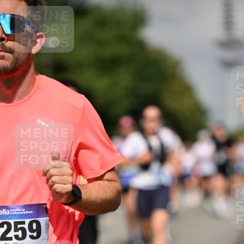 29.06.2025 - hella hamburg halbmarathon Dr. Thomas Lammeyer http://msf.ph/oto/8512455 29.06.2025 10:01:21 Kennedybrücke 1030, 1086, 1094, 1193, 1320, 1327, 1422, 1442, 2025, 2119, 2138, 2252, 2444, 2595, 2855, 2946, 3048, 3058, 3093, 3096, 3103, 3698, 3999, 4261, 4299, 4558, 5018, 5021, 5024, 5032, 5633, 5744, 5820, 5907, 6033, 6125, 6374, 6720, 6762, 6795, 6942, 7134, 7221, 7259, 7397, 7742, 7918, 7930, 7932, 8172, 8413, 8447, 8973, 9060, 9214, 9227, 9316, 9739, 9791, 9994, 10133, 10191, 10192, 10215, 10368, 10376, 10549, 10667, 10860, 10896, 11143, 11430 meine-sportfotos.de