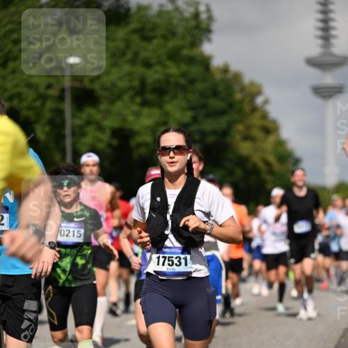 29.06.2025 - hella hamburg halbmarathon Dr. Thomas Lammeyer http://msf.ph/oto/8512485 29.06.2025 10:01:22 Kennedybrücke 1030, 1086, 1094, 1193, 1320, 1321, 1327, 1422, 1442, 2025, 2119, 2138, 2252, 2444, 2855, 2946, 3048, 3058, 3093, 3096, 3103, 3698, 3999, 4261, 4299, 4558, 5018, 5021, 5024, 5032, 5633, 5744, 5820, 5907, 6033, 6125, 6374, 6569, 6720, 6762, 6795, 6942, 7134, 7221, 7259, 7397, 7742, 7930, 7932, 7952, 8172, 8413, 8447, 8973, 9060, 9214, 9227, 9316, 9739, 9791, 9994, 10133, 10191, 10192, 10215, 10368, 10376, 10549, 10667, 10860, 11143, 11430 meine-sportfotos.de